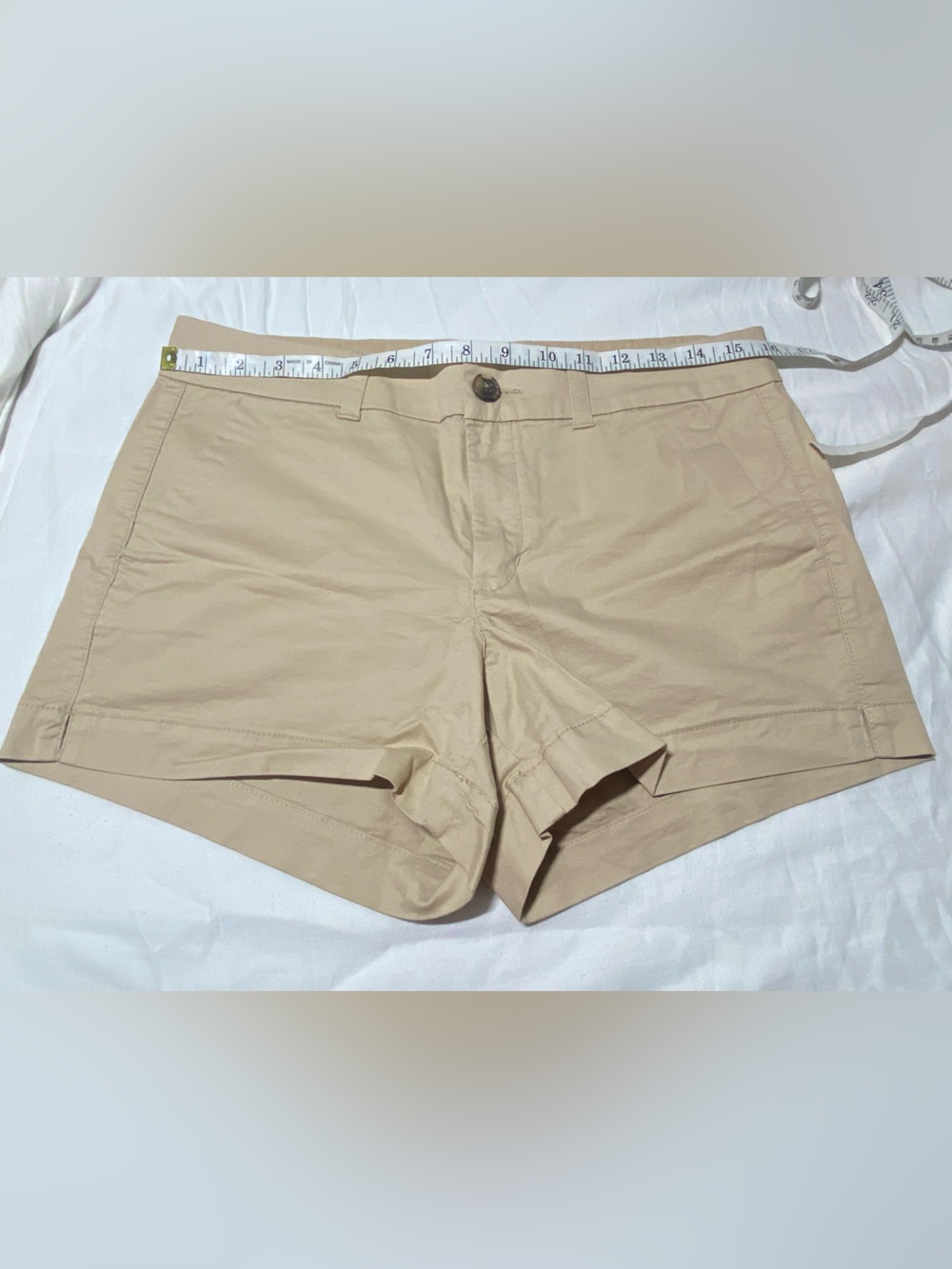 NWOT - Old Navy Mid-Rise Everyday Bermuda Shorts